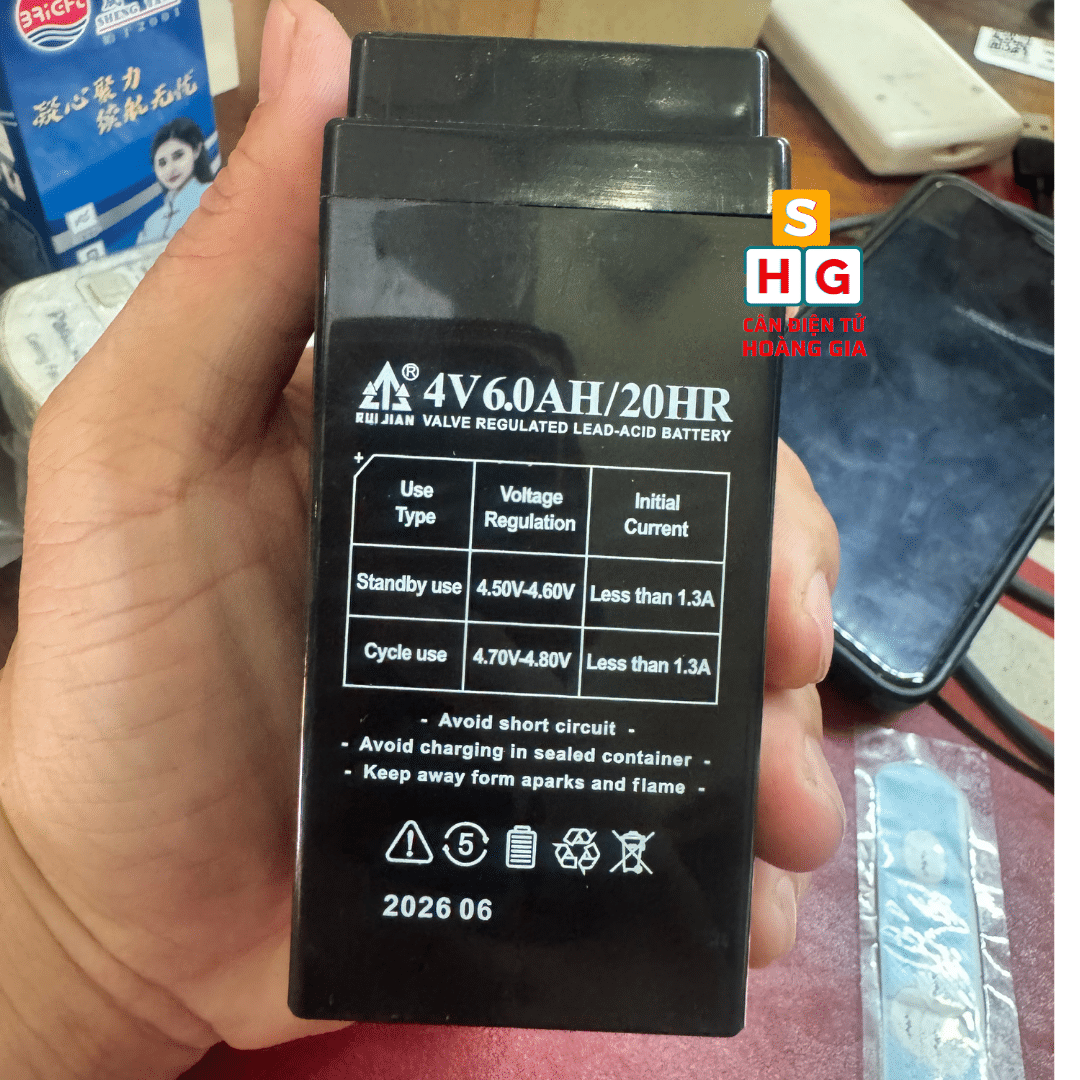 Cân Điện Tử Tự Động Nhận Diện Thiết Bị: 5 Bước Dễ Dàng 2026 - Cân điện tử Hoàng Gia | Uy tín 10+ năm, Uy Tín, Giá Tốt Pin cân điện tử 4V 6Ah dùng cho cân Bluetooth phát sóng cả ngày